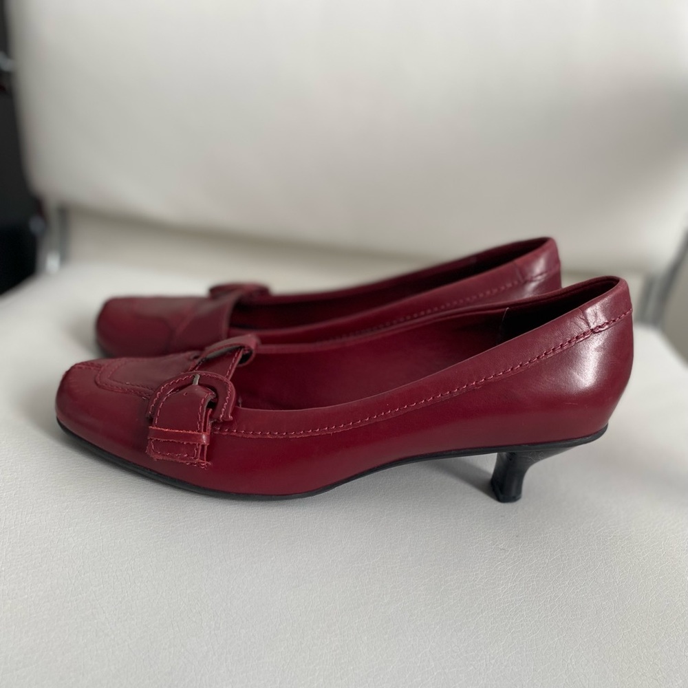 FEET FIRST leather kitten heels in crimson 👠